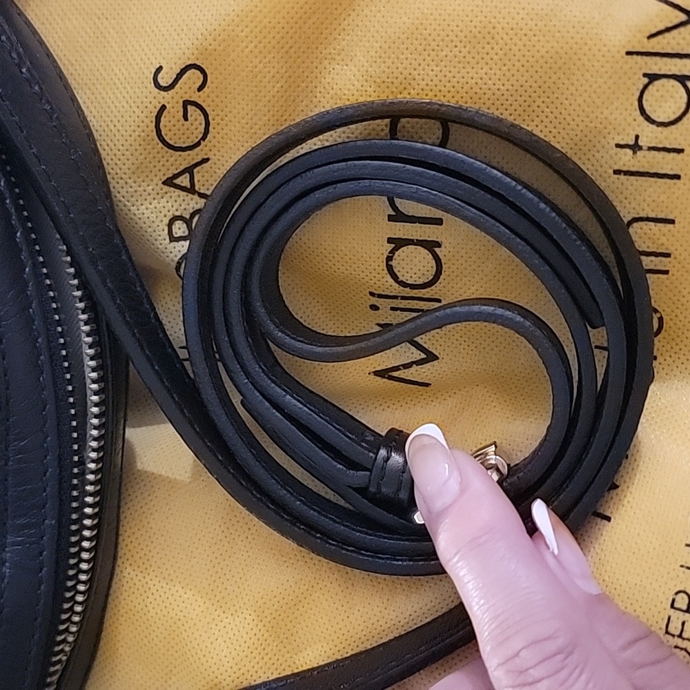 Valentino By Mario Valentino Black Crossbody Bag Great For‎ Everyday Use - Picture 16 of 16